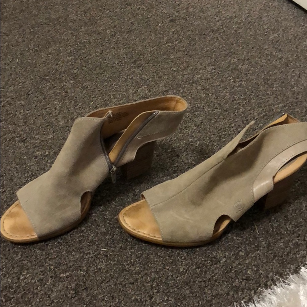 Taupe open toed shoes